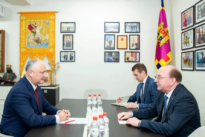 Igor Dodon a avut o întrevedere cu diplomatul rus. FOTO: Facebook