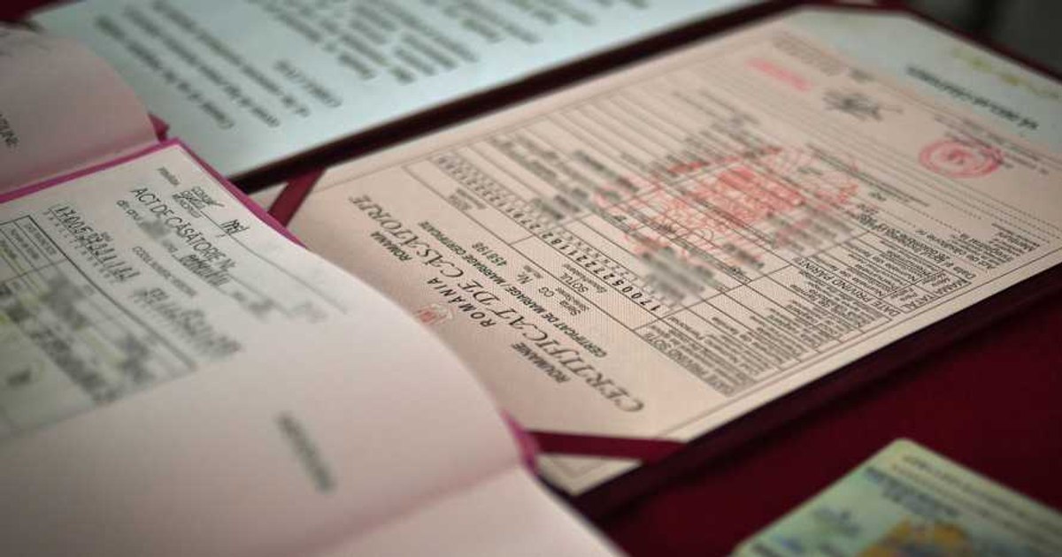 Plastifierea actelor de stare civilă este ilegală. MAI: „Documentele devin nule”