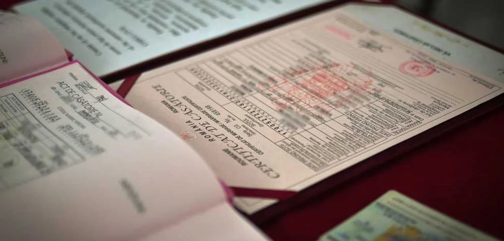 Plastifierea actelor de stare civilă este ilegală. MAI: „Documentele devin nule”