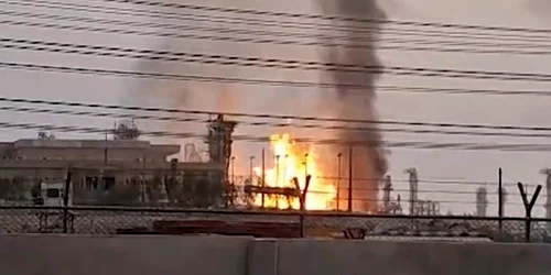 Rafinărie din câmpul de gaze South Pars din Iran în flăcări FOTO Profimedia