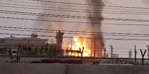 Rafinărie din câmpul de gaze South Pars din Iran în flăcări FOTO Profimedia