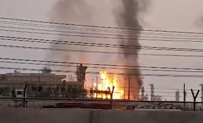 Rafinărie din câmpul de gaze South Pars din Iran în flăcări FOTO Profimedia