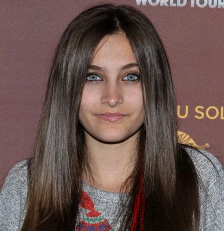 
    Paris Jackson (17 ani) a decis că părul natural nu i se mai potriveșteFoto: Getty  