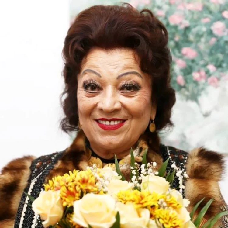 +80 - Maria Ciobanu (82 de ani) are faţete  dentare şi injecţii la nivelul  feţei 