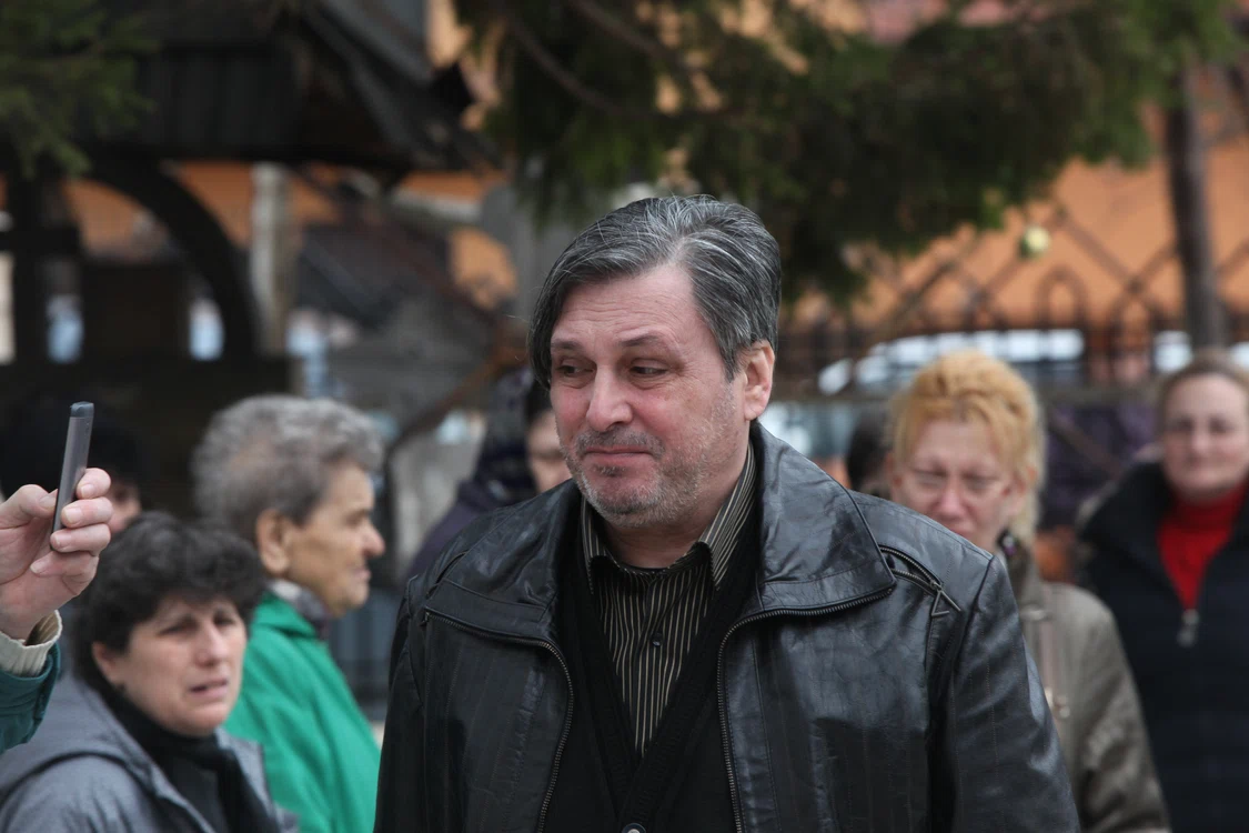 
    Cornel Galeş  
