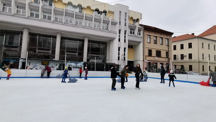 Patinoarul de la Târgul de Crăciun din Timișoara FOTO Ștefan Both