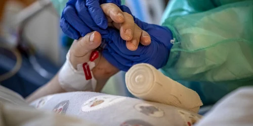 Medici doctori coronavirus coronavirus COVID 19 pandemie spital terapie ATI FOTO EPA-EFE / Martin Divisek