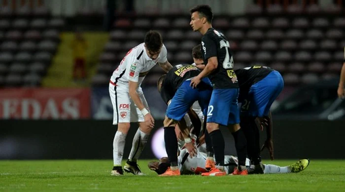 Florin Tănase, un jucător de la FC Viitorul, a mărturisit că Ekeng încetase să mai respire imediat după ce a leșinatFoto Mediafax