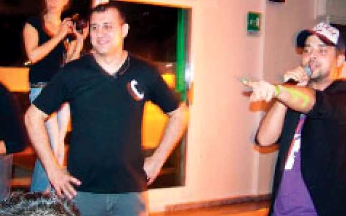 Cristian (în tricou), la discoteca pe care o păzea