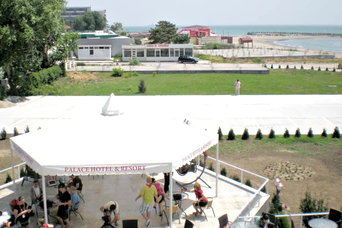 Ovidiu (28 de ani) şi finuţa lui, Clara (2 ani), au venit tocmai  de la Cluj pentru o vacanţă relaxantă la Mamaia