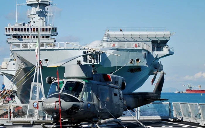 EUNAVFOR Med, operaţiunea militară navală a Uniunii Europene, are scopul de a anihila traficanţii de fiinţe umane din Marea Mediternă şi face parte dintr-un plan mai amplu de a salva viaţa imigranţilor de pe mare