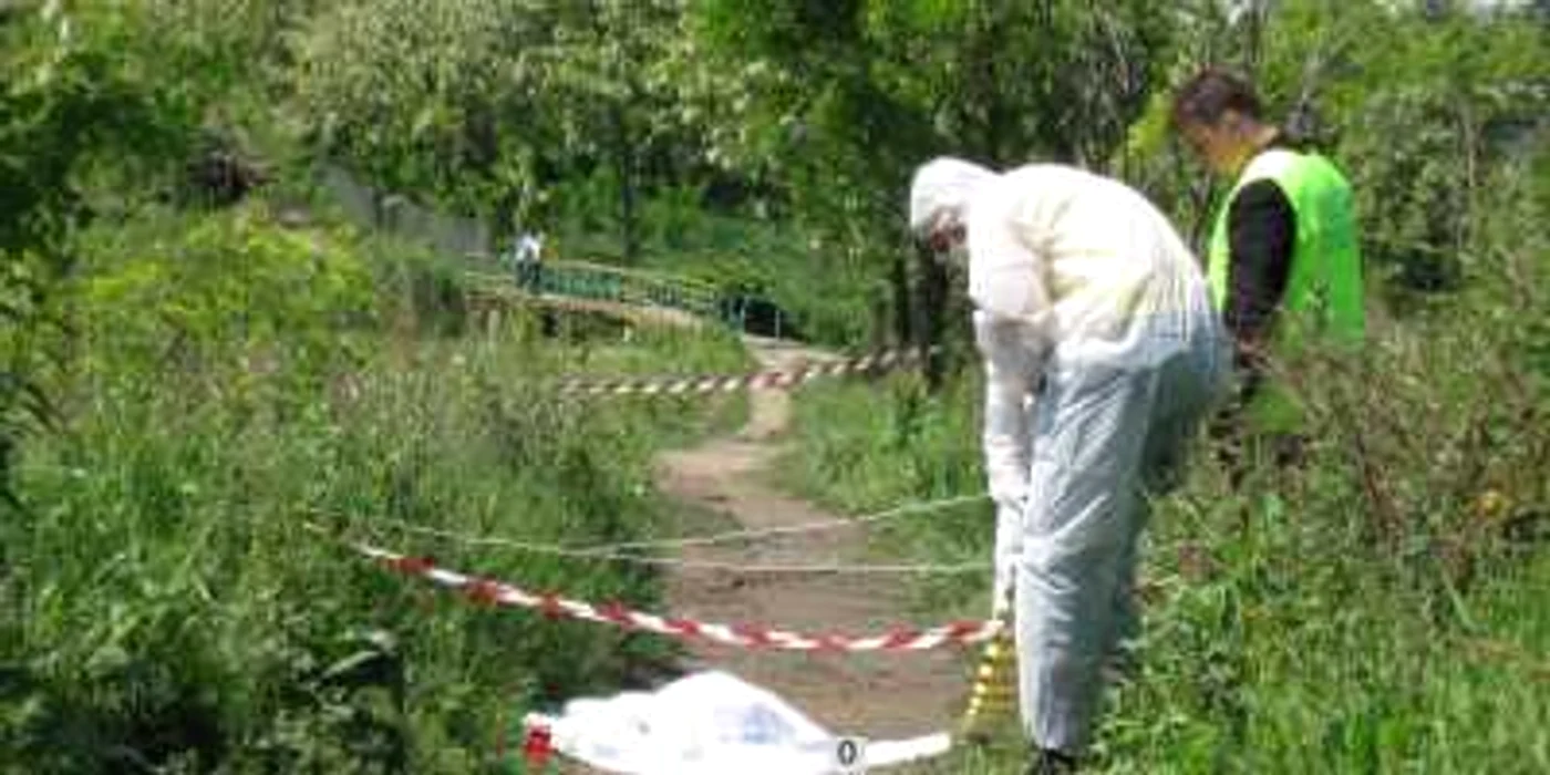 Criminaliştii au făcut cercetări la faţa locului (foto arhiva)