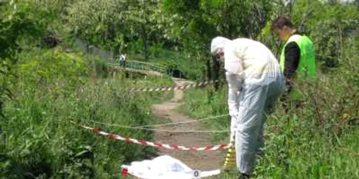 Criminaliştii au făcut cercetări la faţa locului (foto arhiva)