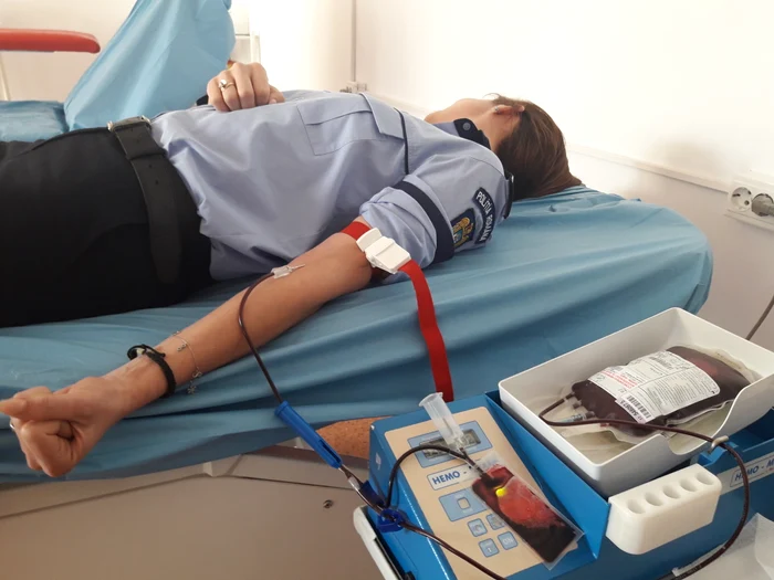 
    Polițiștii sunt printre cei care donează constant sânge  