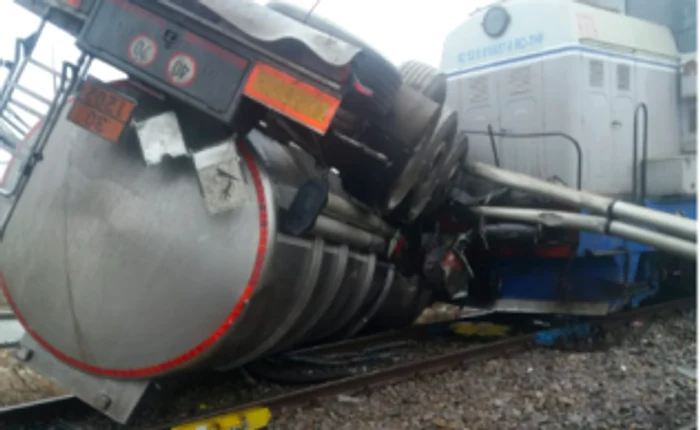 Tren de marfă ciocnit de o cisternă în Portul Constanţa Sursa ISU Constanţa