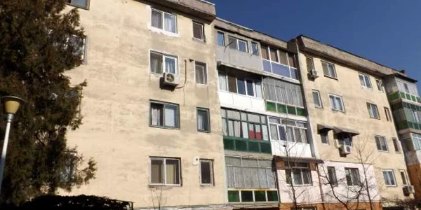 blocuri cu risc seismic la turnu severin FOTO Corina Macavei 