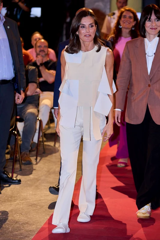 Regina Letizia în ținută sporty chic. FOTO: Profimedia