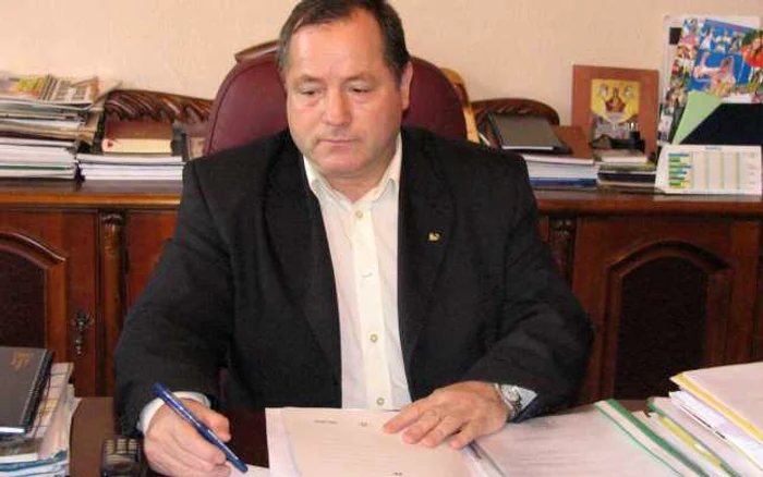 Directorul Burcuşel a câştigat procesul, dar nu şi postul