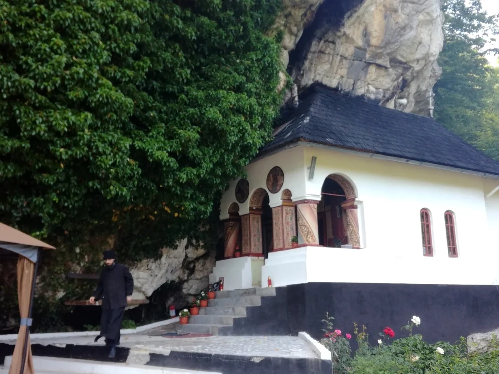 Biserica Mănăstirii Pahomie - Vâlcea unică în România Foto Daciana Stoica
