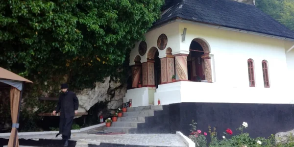 Biserica Mănăstirii Pahomie - Vâlcea unică în România Foto Daciana Stoica