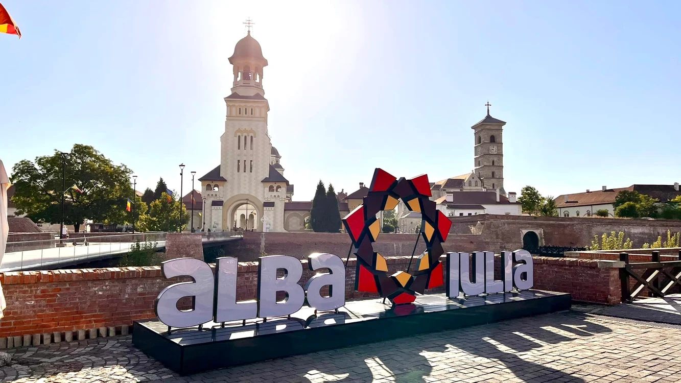 Panoul amplasat în Cetatea Alba Carolina FOTO Primăria Alba Iulia