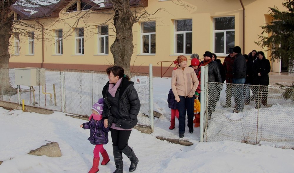 Aproape 1.800 de elevi vor învăța online joi, din cauza vremii. O școală din Sibiu își suspendă cursurile