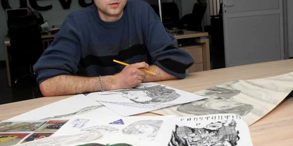Andrei Măndăşescu este pasionat de desen şi de speed painting