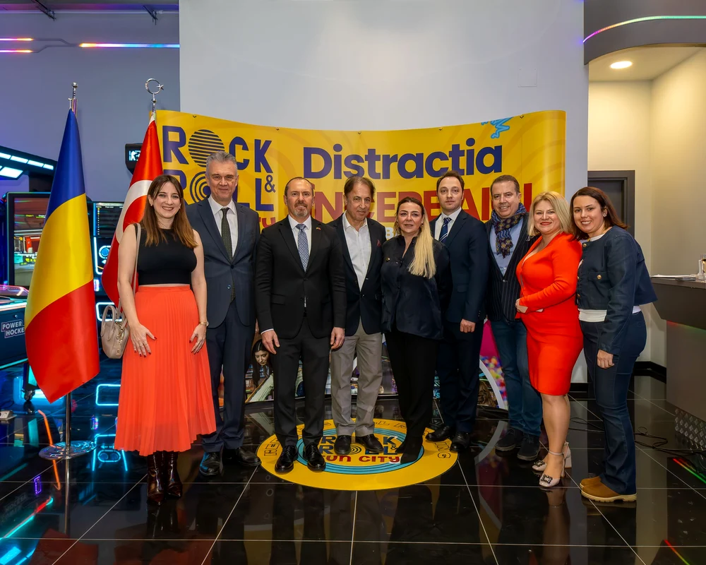 Echipa Rock'n Roll Fun City Cosmopolis & Ambasadorul Turciei în România - Foto: Click!