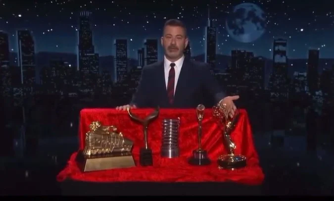 Comediantul Jimmy Kimmel îi oferă lui Donald Trump trofeele sale, în schimbul retragerii ICE din Minneapolis: „Uitați-vă cât de fericit e!”