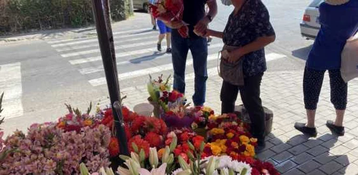Doamna Georgeta cu unul dintre clienţii ei fideli Foto Alina Batcu