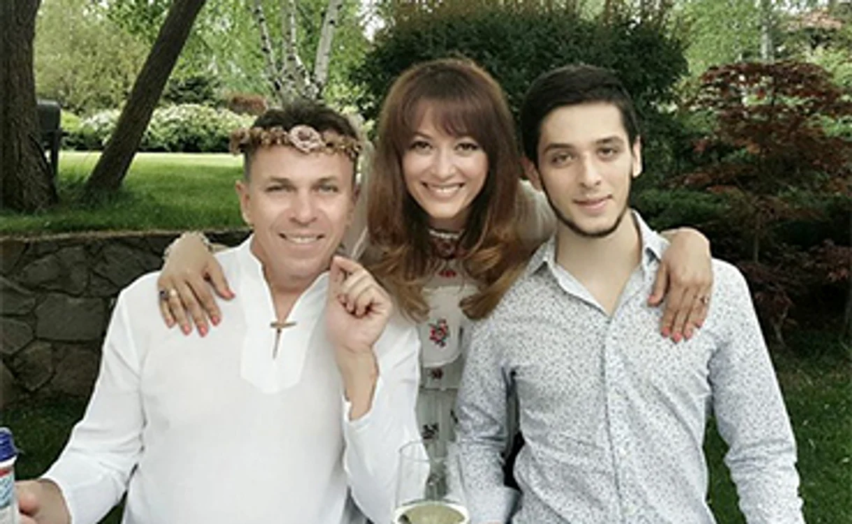 Au împreună un fiu, Radu, acum în vârstă de 21 de ani