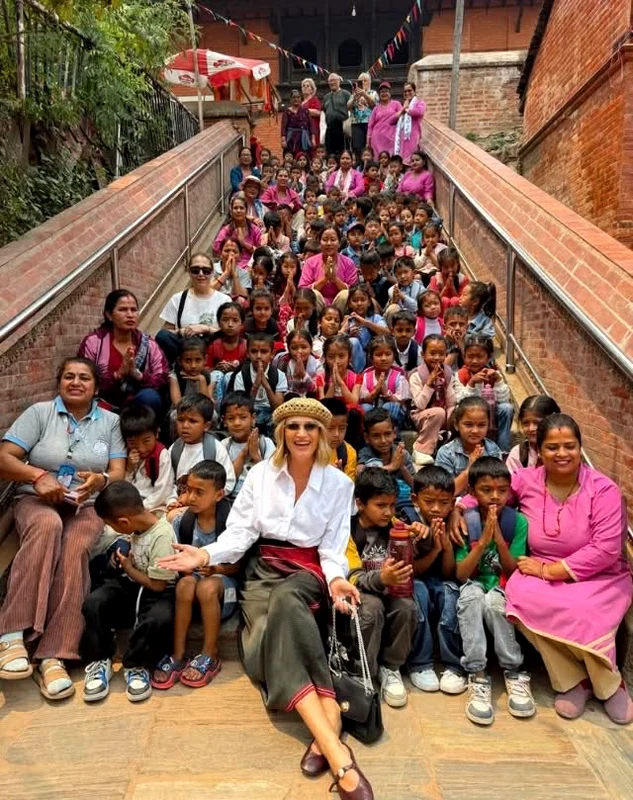 Carmen Negoiță și Dana Săvuică, noi aventuri în India și Nepal foto: Facebook  