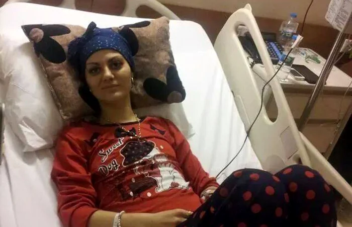 De pe patul de spital din Turcia, Daniela le mulţumeşte tuturor celor care o ajută să lupte cu cancerul