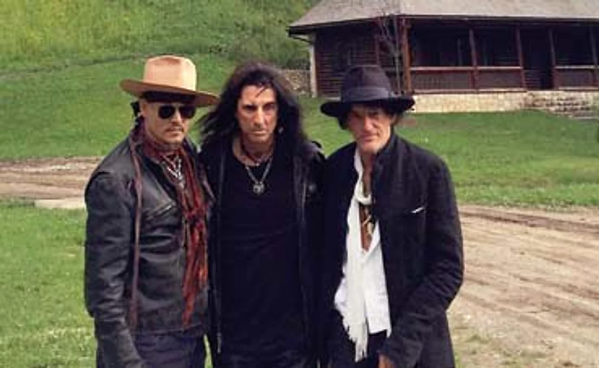
    Alice Cooper, Johnny Depp şi Joe Perry au închiriat Castelul Bran doar pentru ei  