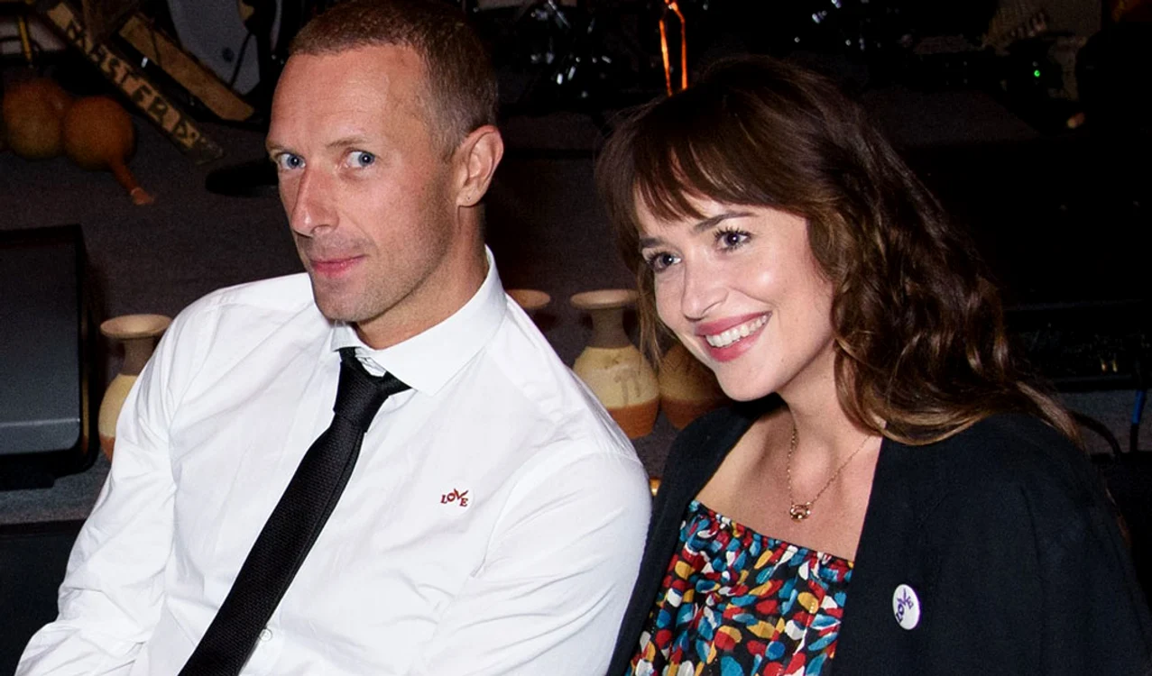 Dakota Johnson și Chris Martin 