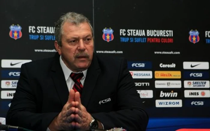
    Helmuth Duckadam crede că ştie care e problema la FCSBFoto: Click!  