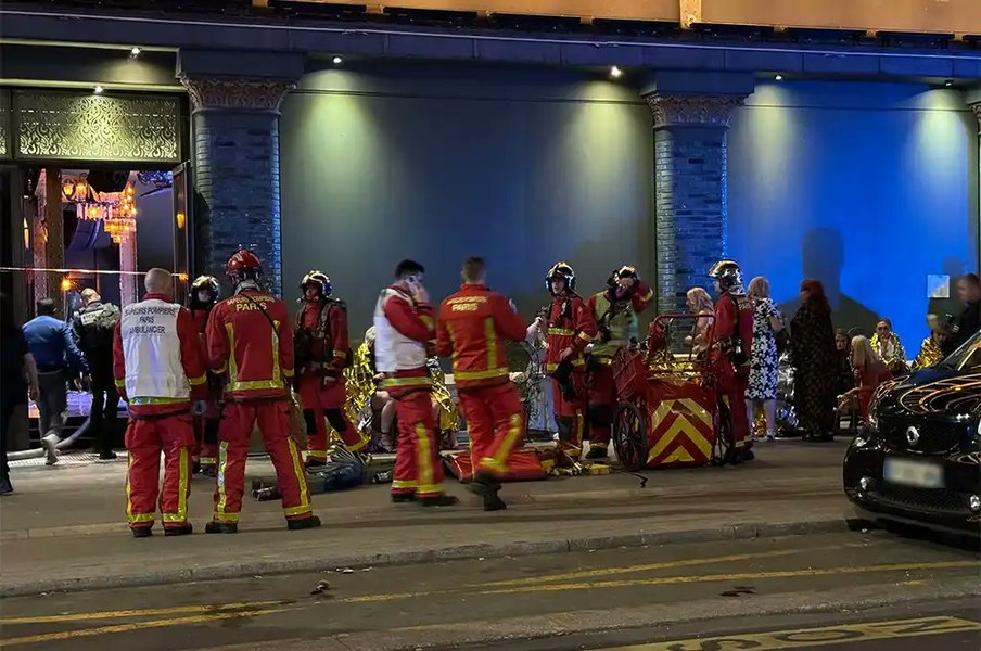 Explozie la Paris. Trei persoane au fost rănite după ce o baterie de tronitetă electrică a explodat într-un club