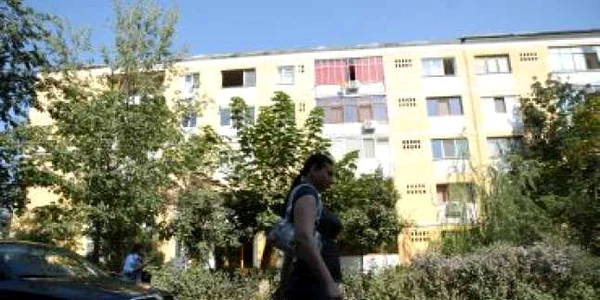 Craiova:Acoperişuri fără autorizaţie, gata să cadă