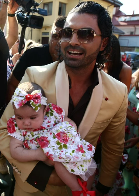 
    Pepe a plecat de acasă cu micuţa Rosa Alexandra în braţefoto: Dorin Constanda  