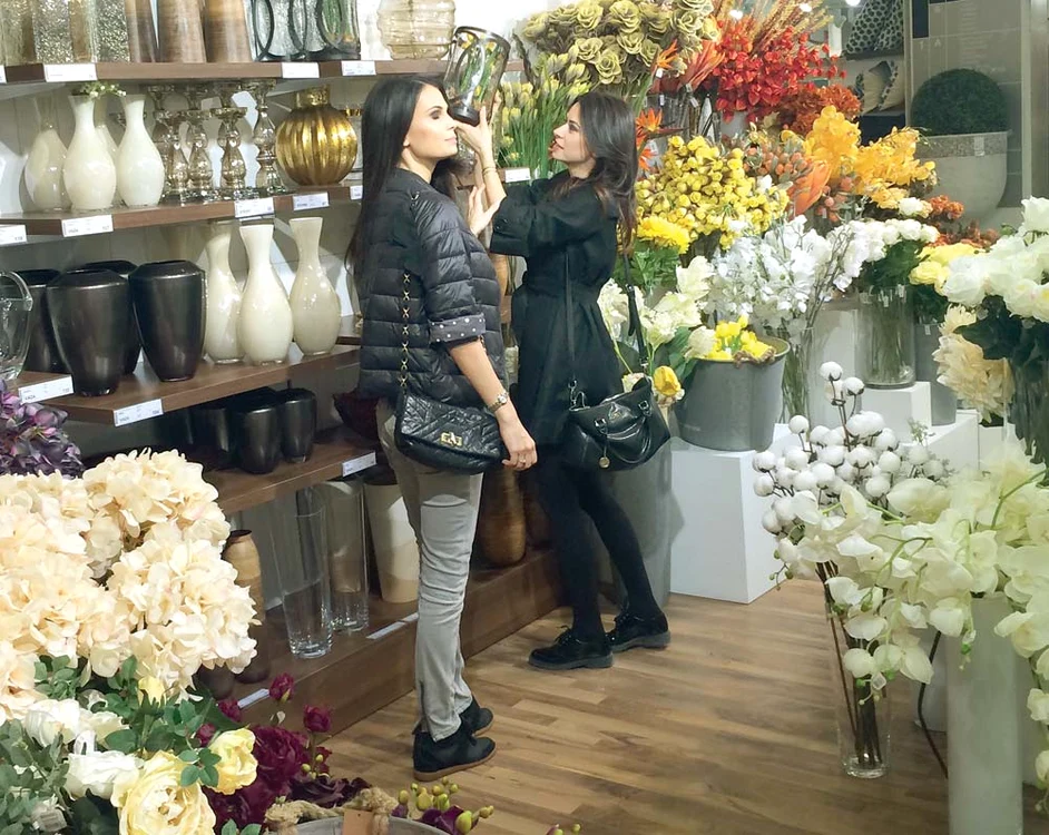 Diana, la shopping alături de  prietena ei Anca Serea 