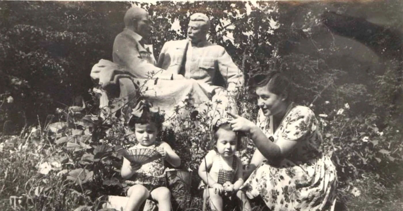 Şi după moartea dictatorului, anecdotele despre Iosif Stalin sau chiar glumele pe seama monumentului acestuia te costau libertatea