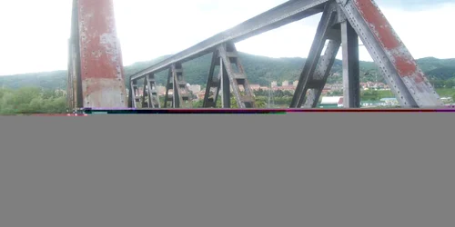 Viaductele căii ferate Vâlcea-Vâlcele au intrat în atenţia hoţilor de fier vechi