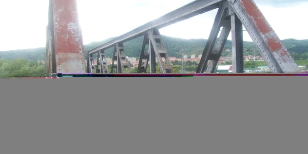 Viaductele căii ferate Vâlcea-Vâlcele au intrat în atenţia hoţilor de fier vechi