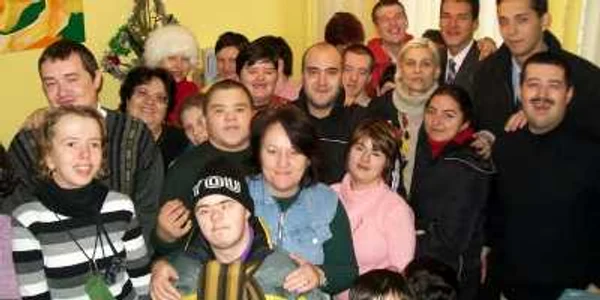 Copiii de la centrul de zi Cati al Fundaţiei "Trebuie" Brăila