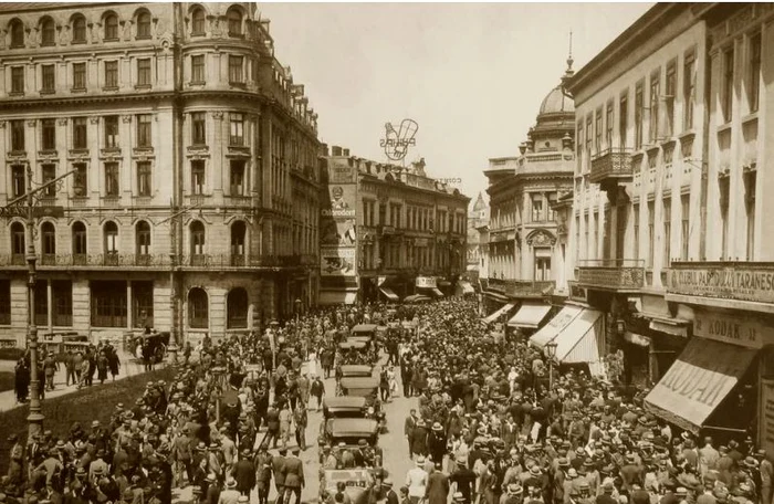 Forfotă mare pe Calea Victoriei, în zona Cercului Militar, în perioada interbelică FOTO: pmb.ro