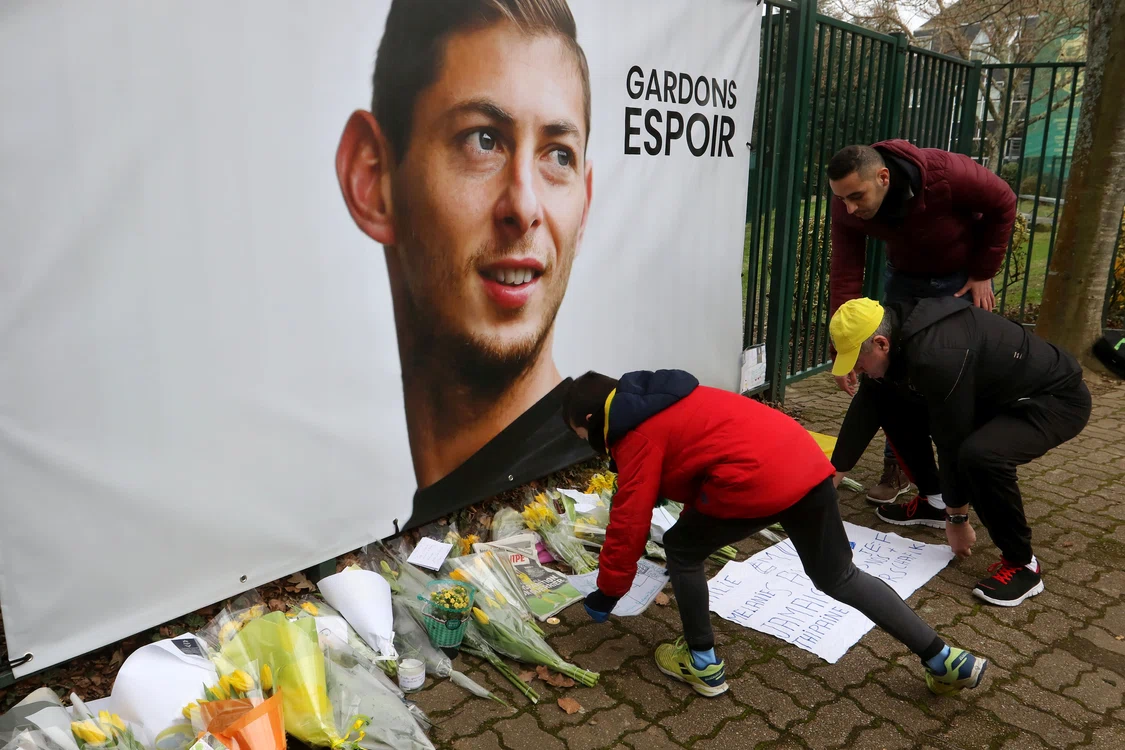 
    Emiliano Sala a fost omagiat la NantesFoto: EPA-EFE  
