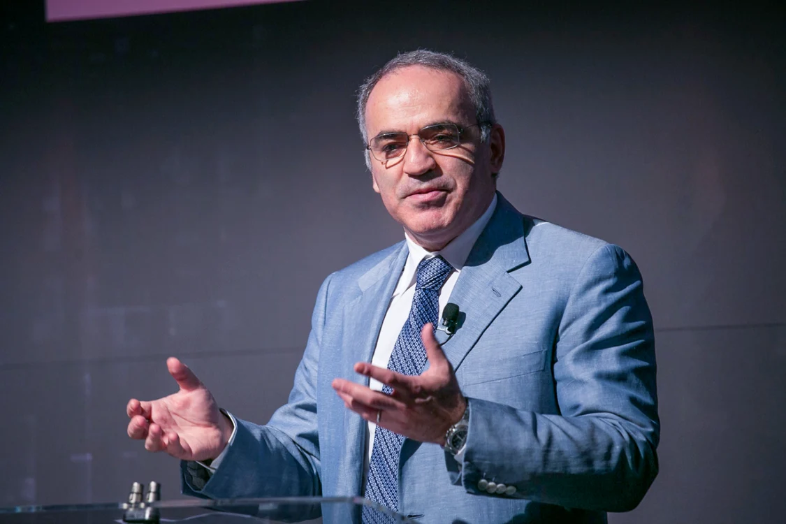 garry Kasparov este cunoscut pentru opoziția față de Vladimir Putin