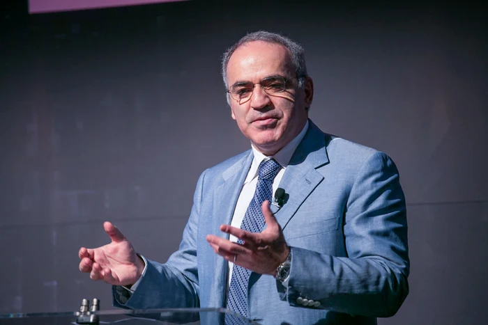 garry Kasparov este cunoscut pentru opoziția față de Vladimir Putin