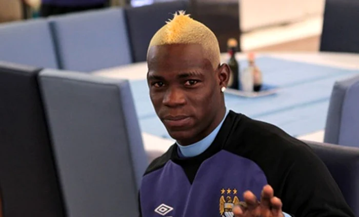 Mario Balotelli are un nou look FOTO MCFC.co.uk