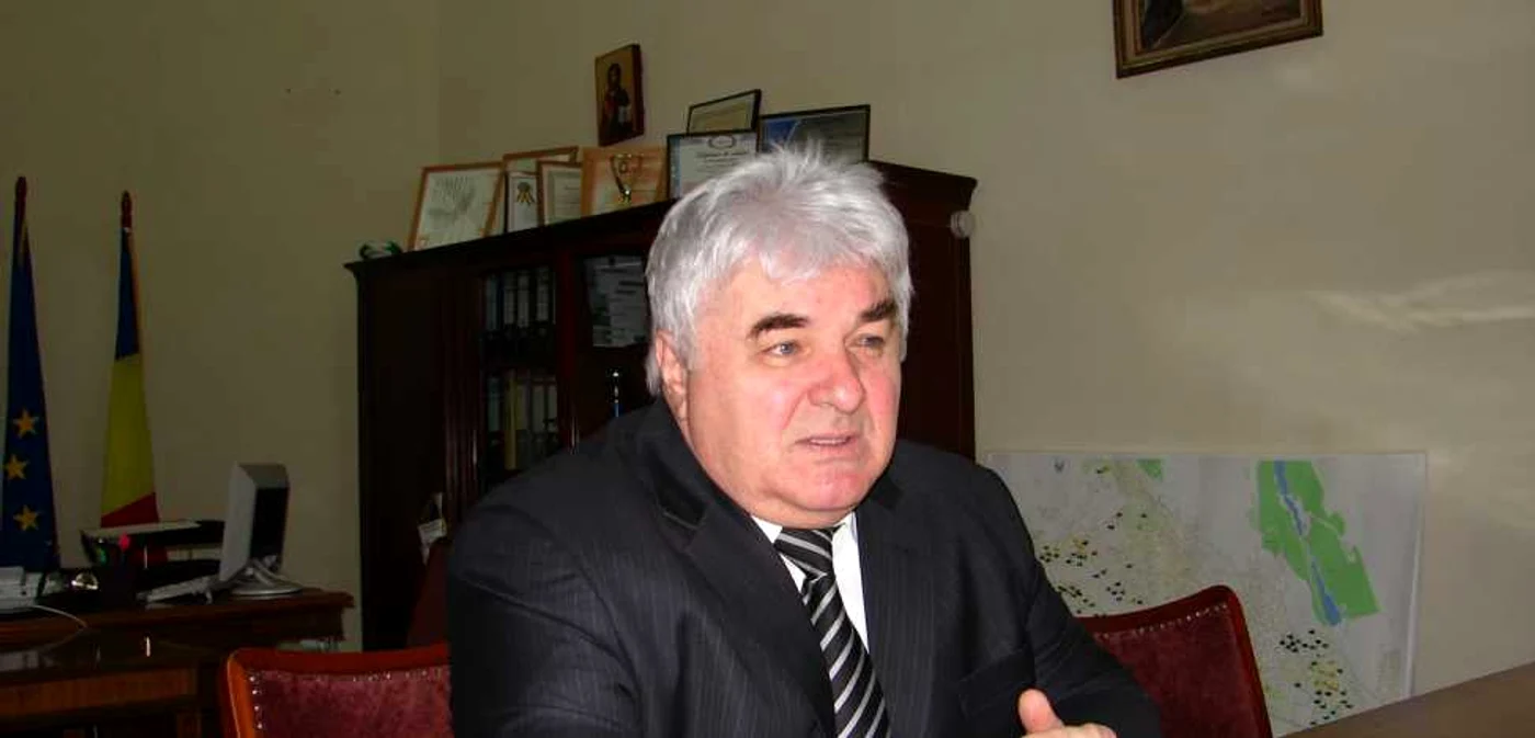 Constantin Simirad a anunţat că va da primele de sărbători tuturor angajaţilor din CJ 